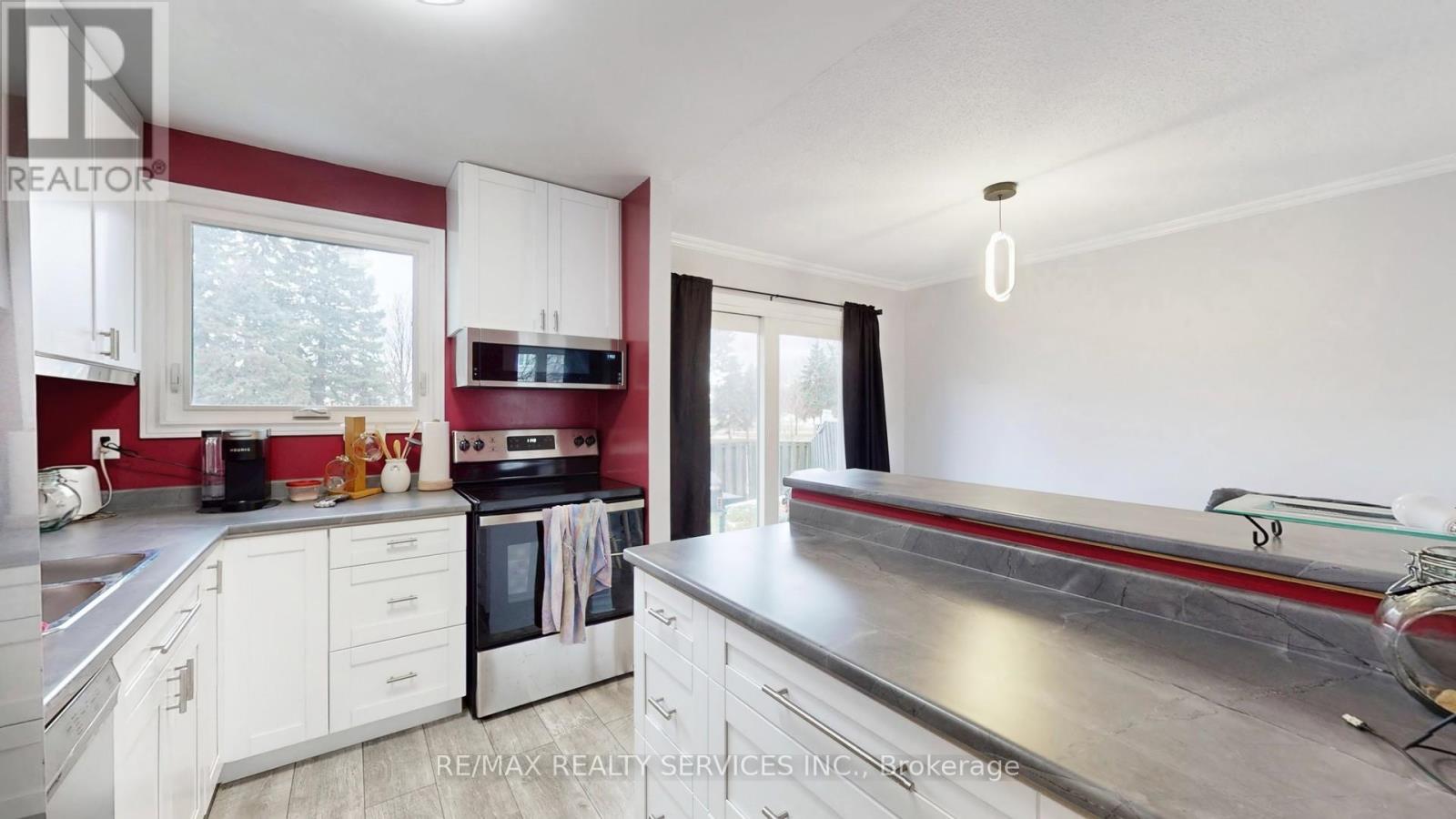 87 Huntingwood Crescent, Brampton, Ontario  L6S 1S5 - Photo 9 - W12685704