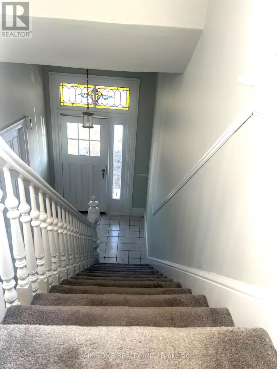 1421 Lakeshore Rd, Burlington, Ontario  L7S 1B3 - Photo 3 - W12685734