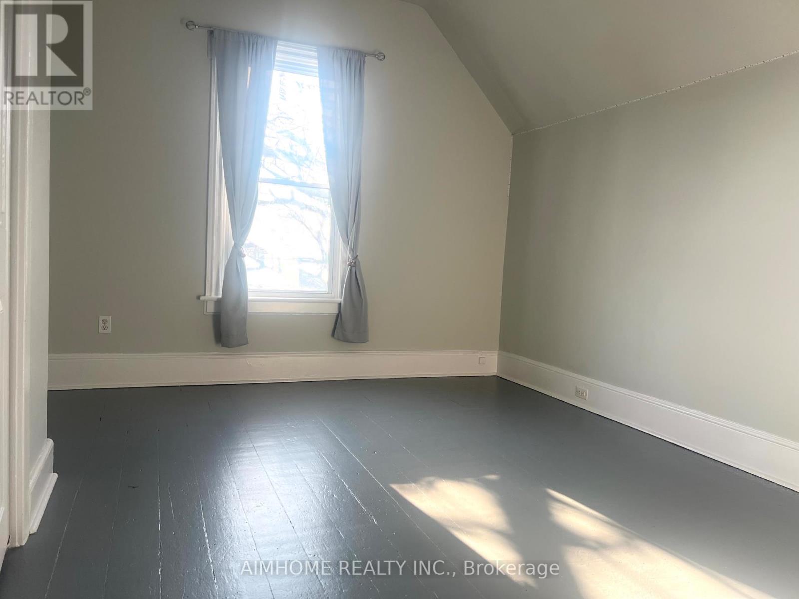 1421 Lakeshore Rd, Burlington, Ontario  L7S 1B3 - Photo 5 - W12685734