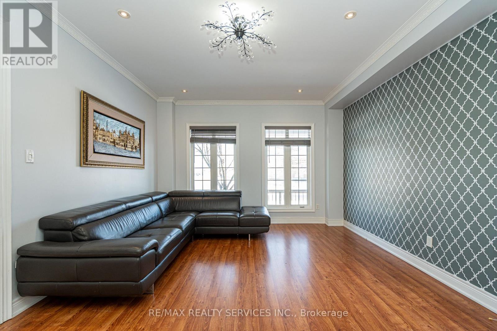 52 Mount Royal Circle, Brampton, Ontario  L6P 2K4 - Photo 17 - W12685756