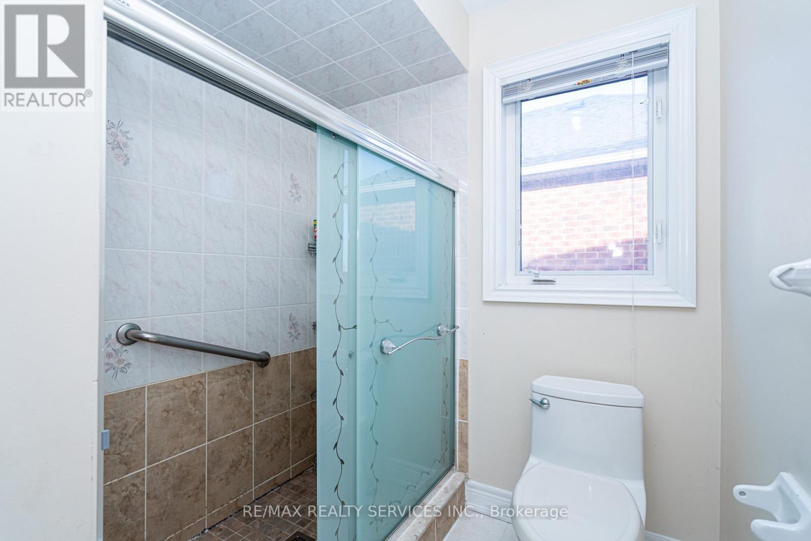 52 Mount Royal Circle, Brampton, Ontario  L6P 2K4 - Photo 31 - W12685756