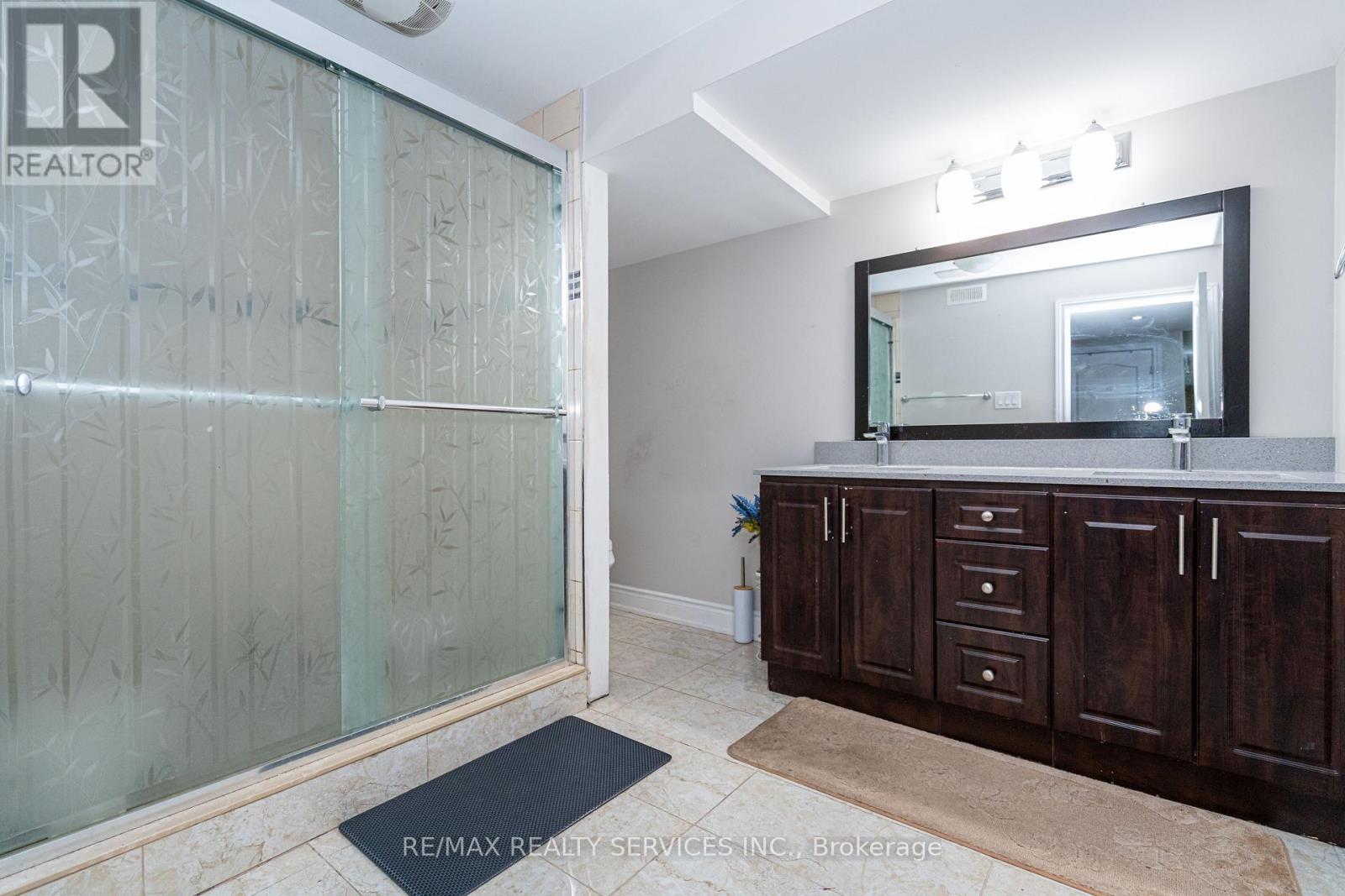 52 Mount Royal Circle, Brampton, Ontario  L6P 2K4 - Photo 42 - W12685756