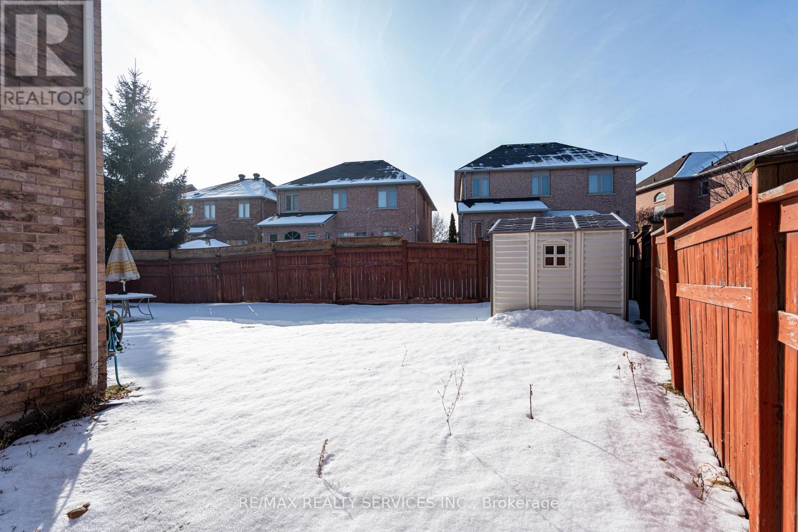 52 Mount Royal Circle, Brampton, Ontario  L6P 2K4 - Photo 46 - W12685756