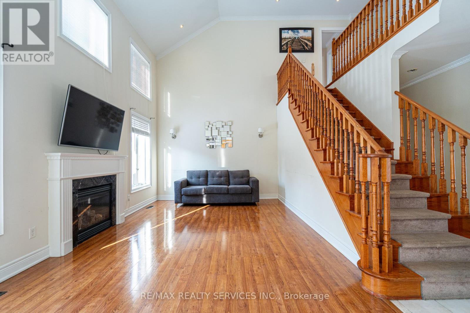 52 Mount Royal Circle, Brampton, Ontario  L6P 2K4 - Photo 9 - W12685756