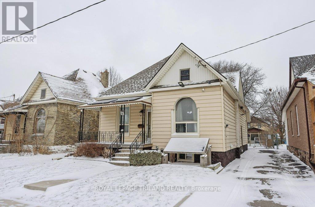 8 Weldon Avenue, St. Thomas, Ontario  N5P 1J6 - Photo 2 - X12685902