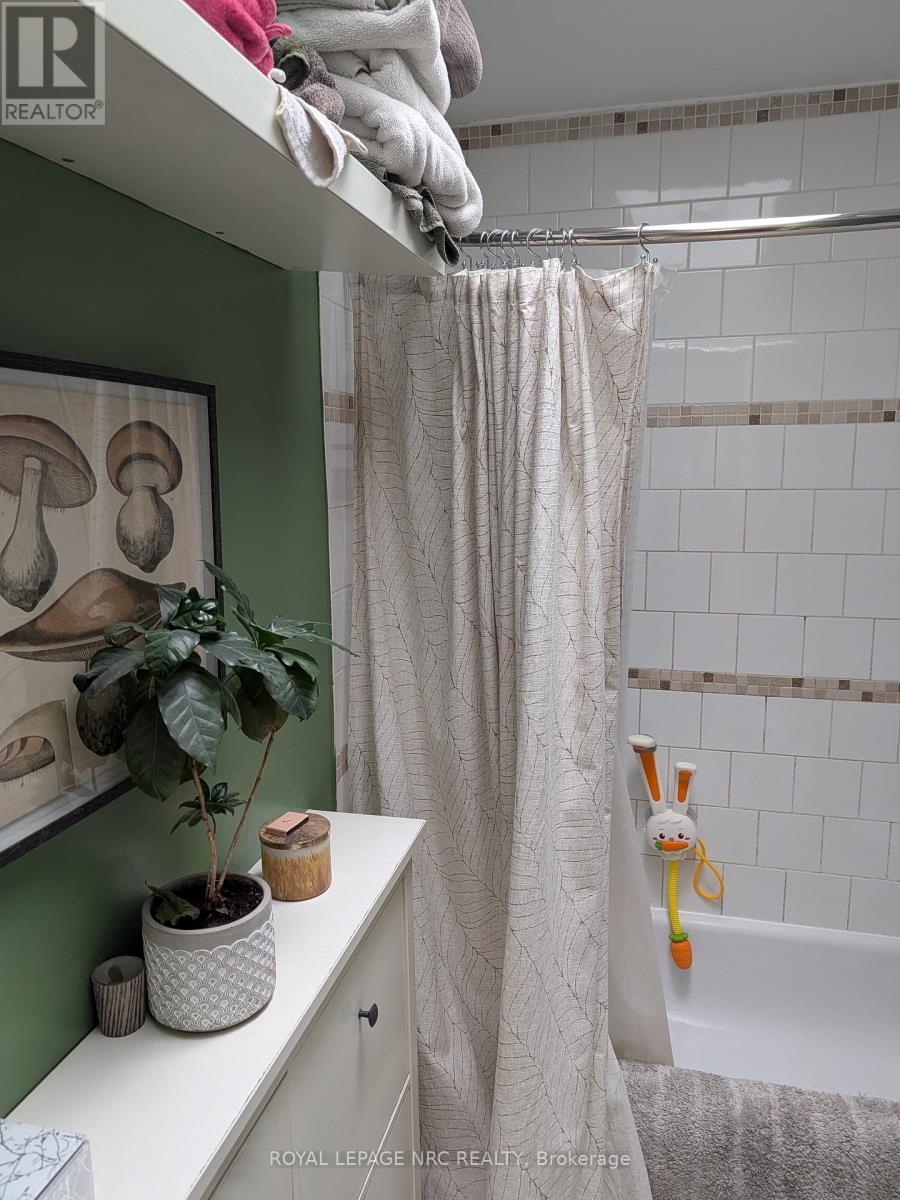 6 Nelles Road N, Welland, Ontario  L3B 2P2 - Photo 8 - X12685792