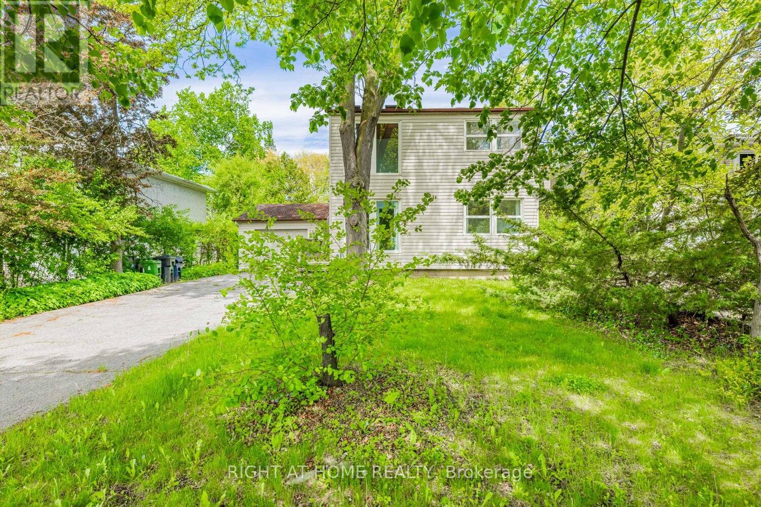 144 Wedgewood Drive, Toronto, Ontario  M2M 2H7 - Photo 2 - C12143089