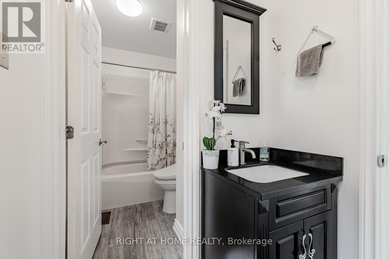 144 Wedgewood Drive, Toronto, Ontario  M2M 2H7 - Photo 17 - C12143089