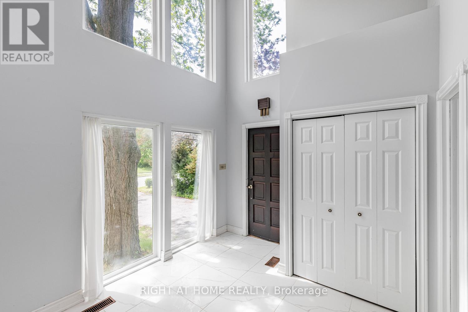 144 Wedgewood Drive, Toronto, Ontario  M2M 2H7 - Photo 3 - C12143089