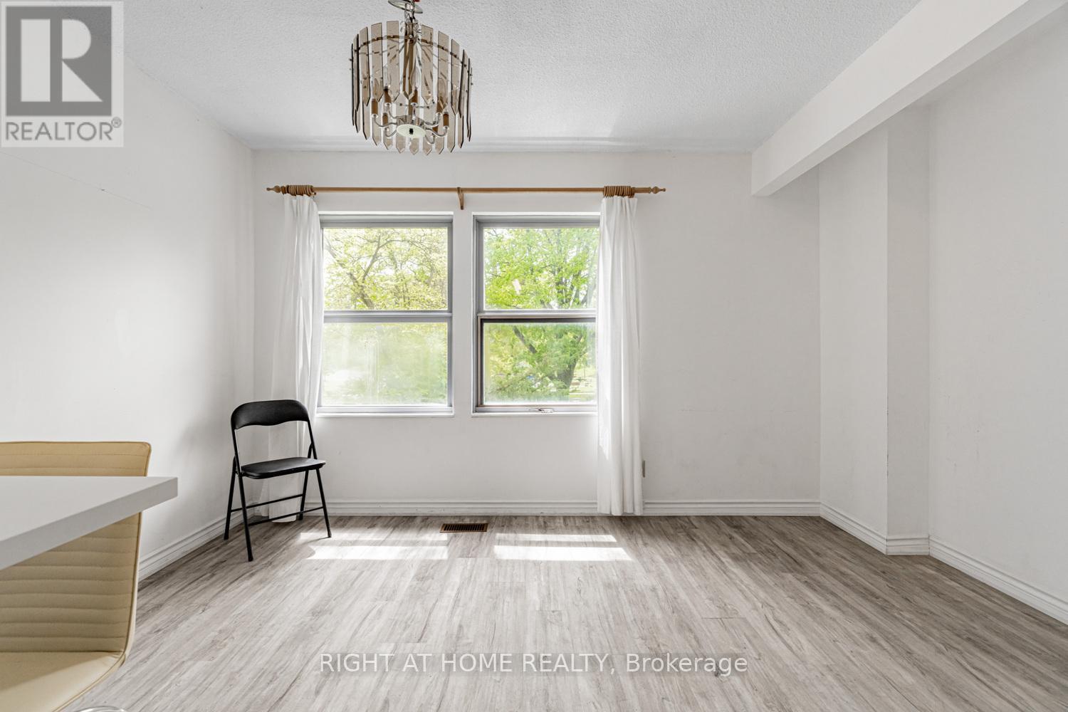 144 Wedgewood Drive, Toronto, Ontario  M2M 2H7 - Photo 15 - C12143089