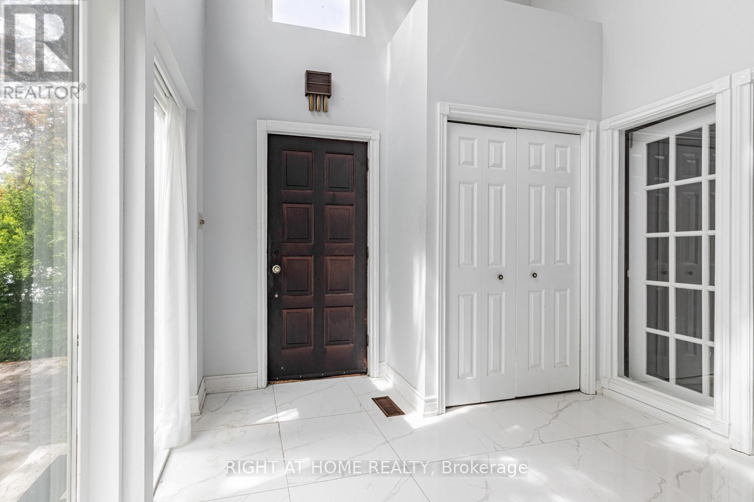 144 Wedgewood Drive, Toronto, Ontario  M2M 2H7 - Photo 4 - C12143089