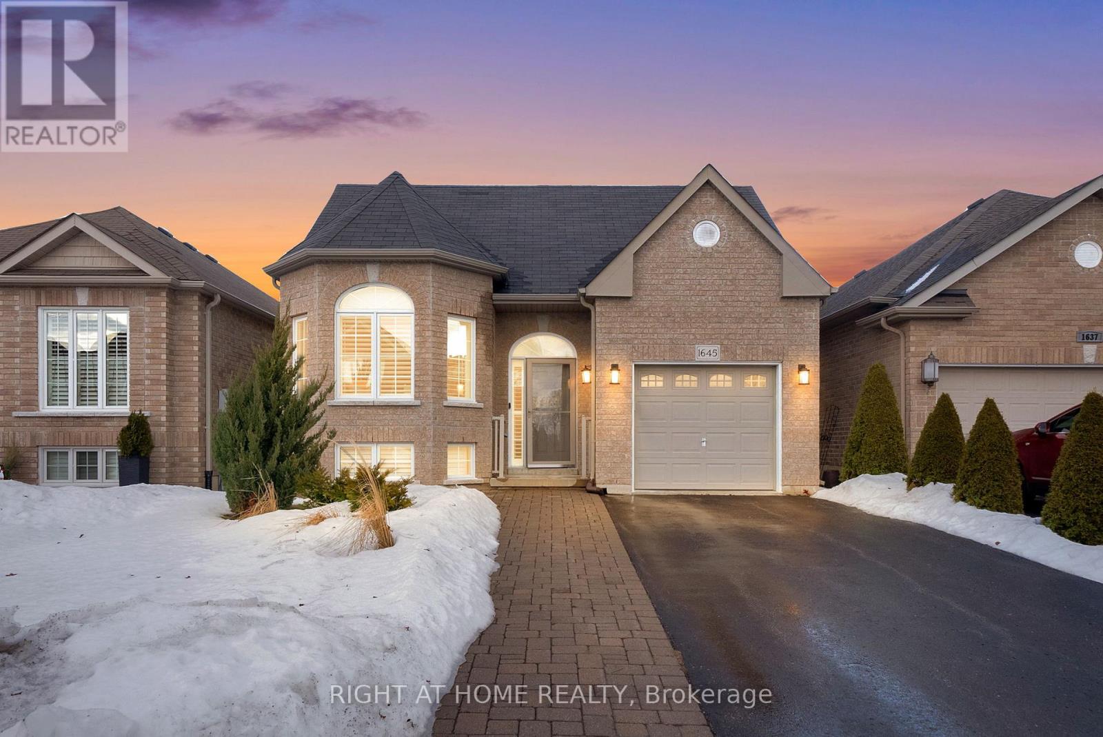 1645 WHITESTONE DRIVE, Oshawa, Ontario