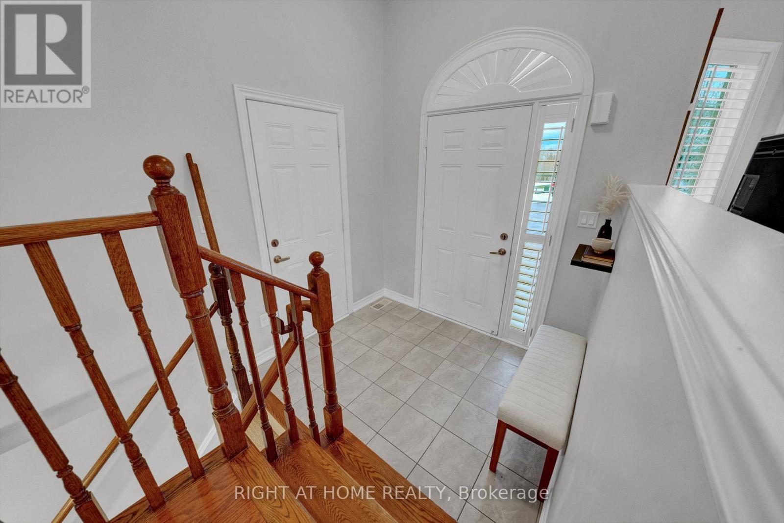 1645 Whitestone Drive, Oshawa, Ontario L1K 2X1 - Photo 4 - E12685880