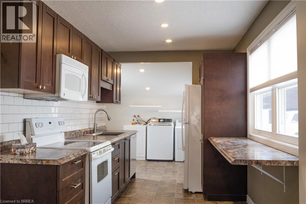 148 Wilkes Street, Brantford, Ontario  N3T 4W3 - Photo 3 - 40797451