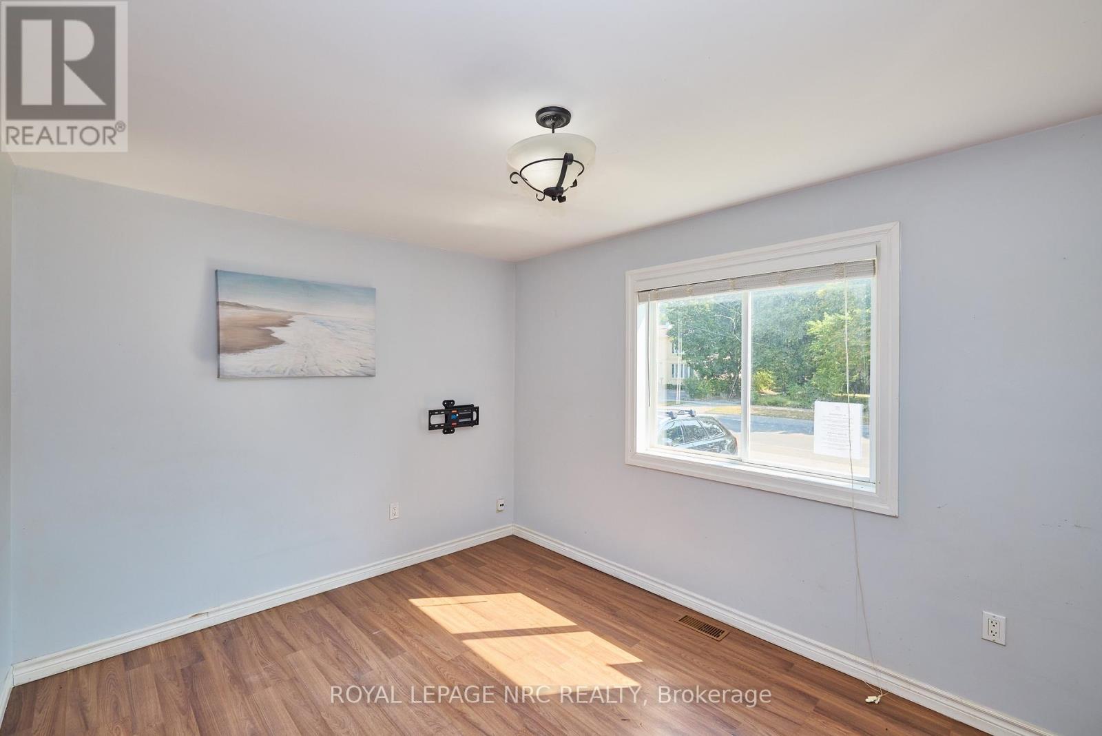 557 Geneva Street, St. Catharines, Ontario  L2N 2J1 - Photo 9 - X12547068