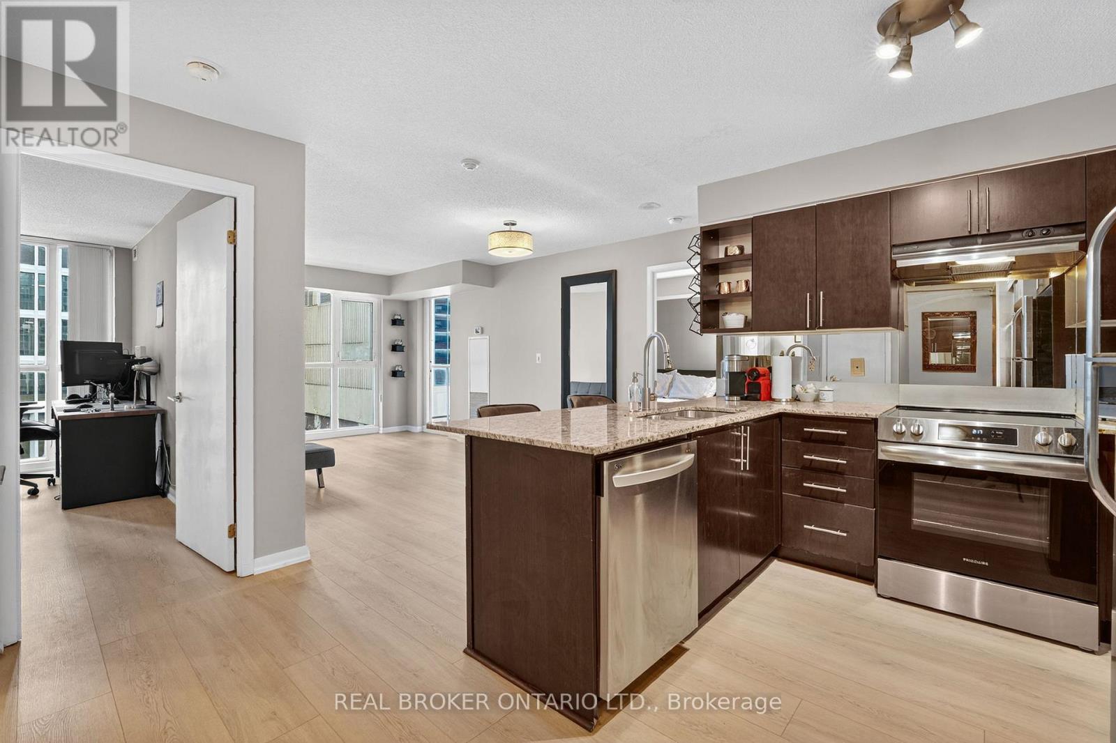 409 - 96 St Patrick Street, Toronto, Ontario  M5T 1V2 - Photo 3 - C12685914