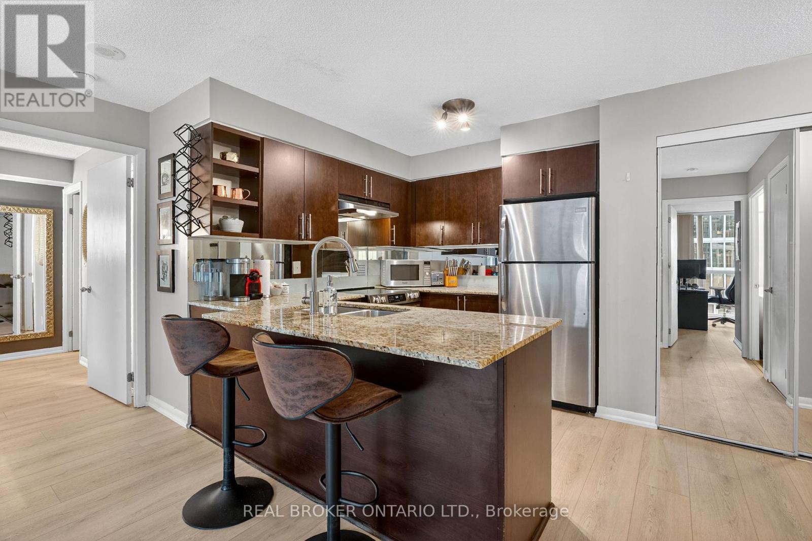 409 - 96 St Patrick Street, Toronto, Ontario  M5T 1V2 - Photo 5 - C12685914