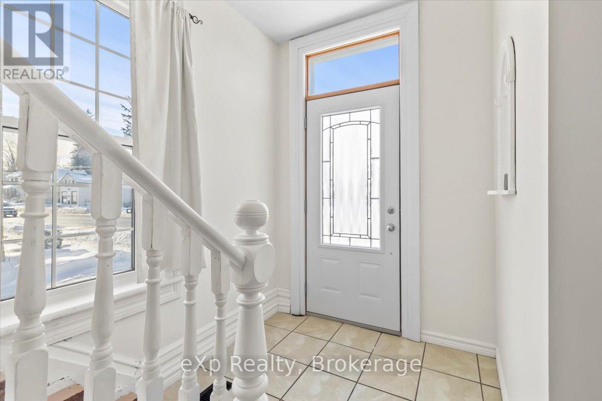 209 Garafraxa Street S, West Grey, Ontario N0G 1R0 - Photo 13 - X12615816