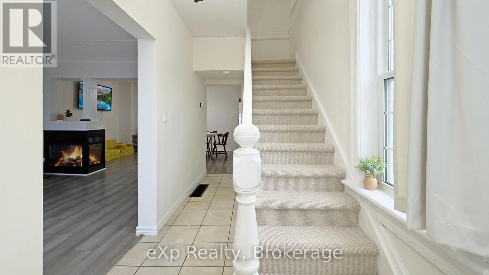 209 Garafraxa Street S, West Grey, Ontario N0G 1R0 - Photo 14 - X12615816