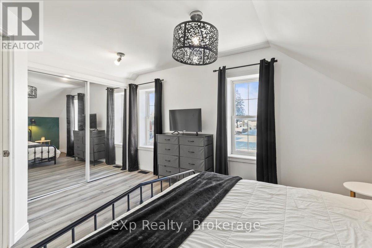 209 Garafraxa Street S, West Grey, Ontario N0G 1R0 - Photo 19 - X12615816