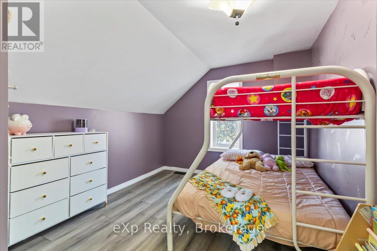 209 Garafraxa Street S, West Grey, Ontario N0G 1R0 - Photo 15 - X12615816