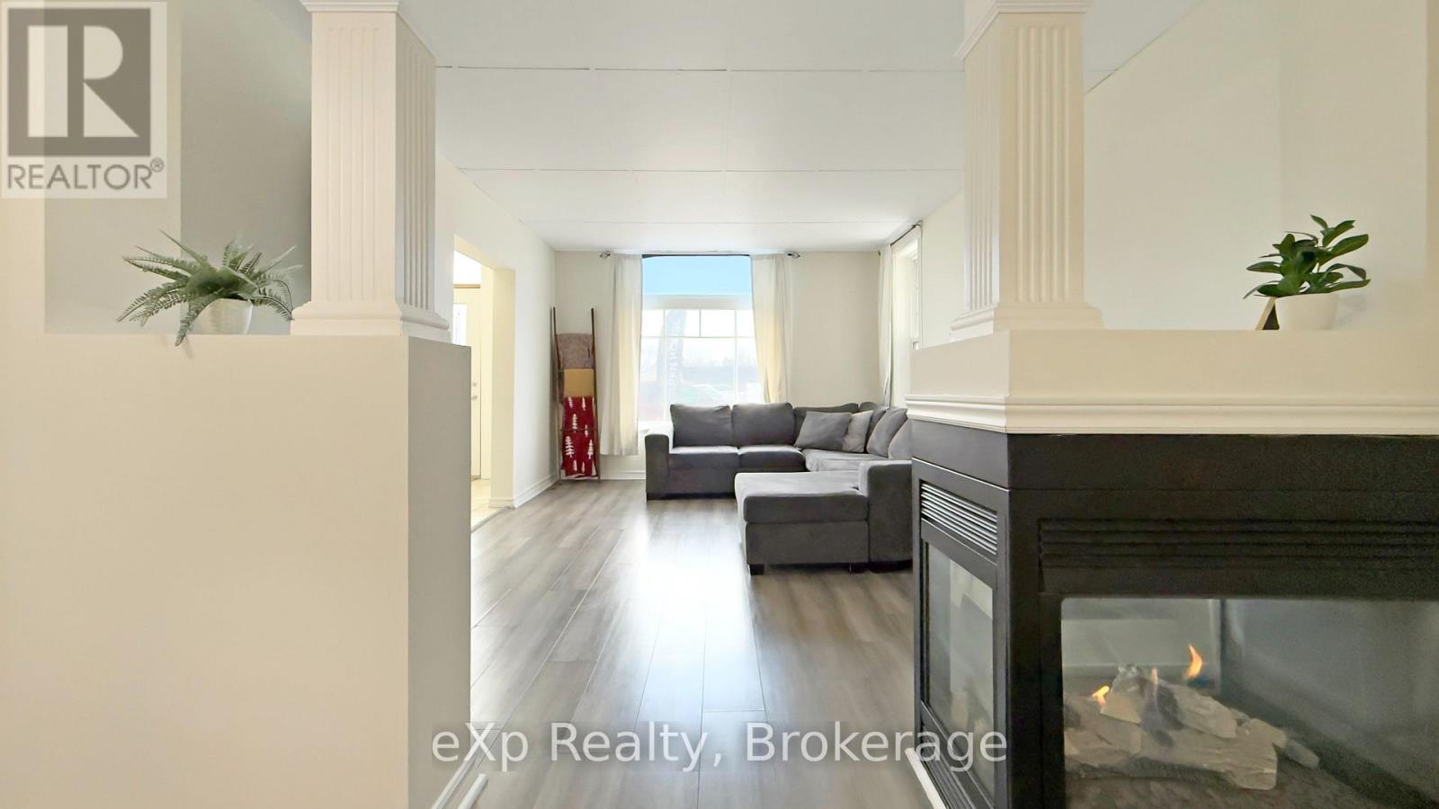 209 Garafraxa Street S, West Grey, Ontario N0G 1R0 - Photo 9 - X12615816