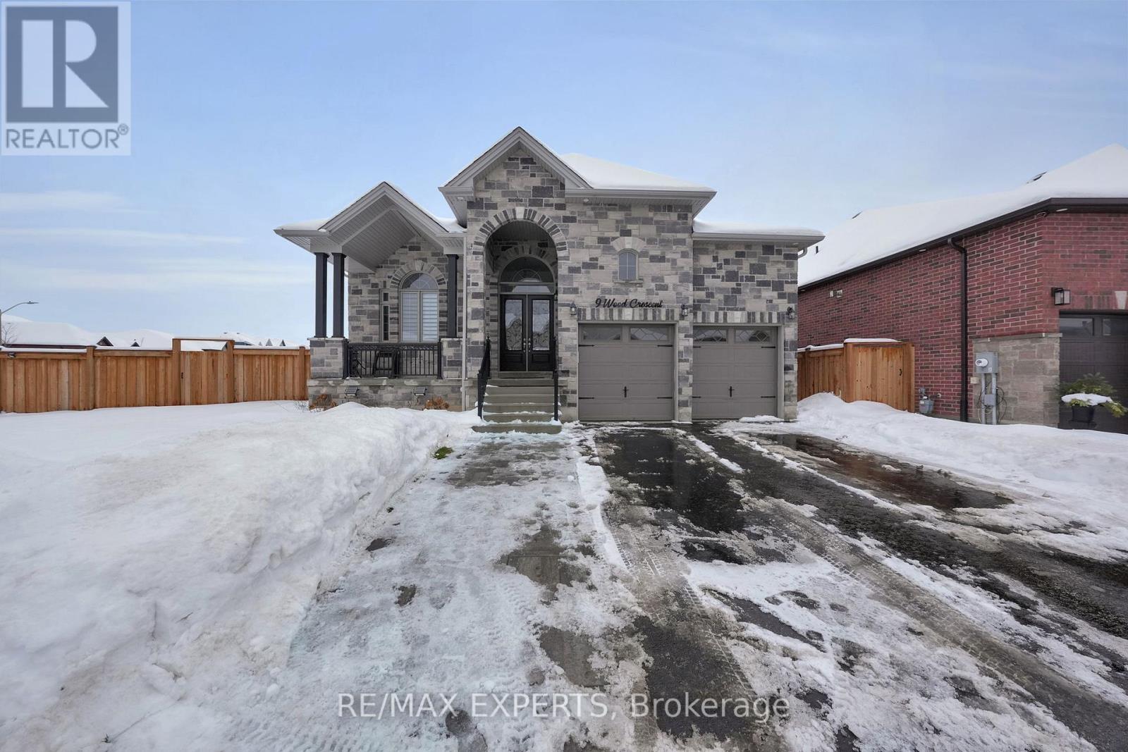 9 Wood Crescent, Essa, Ontario  L3W 0M5 - Photo 3 - N12685804