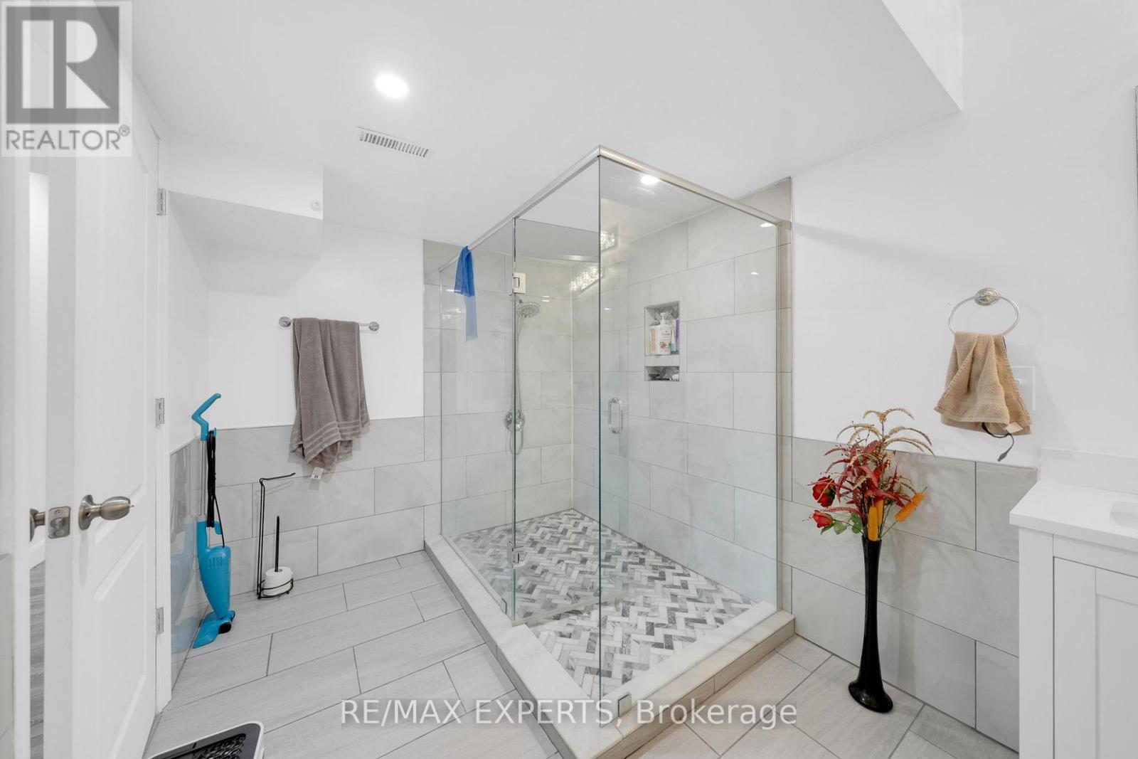 9 Wood Crescent, Essa, Ontario  L3W 0M5 - Photo 46 - N12685804