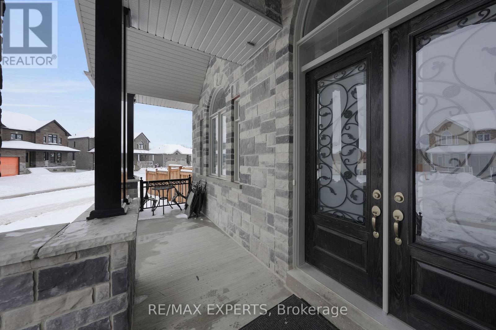 9 Wood Crescent, Essa, Ontario  L3W 0M5 - Photo 6 - N12685804