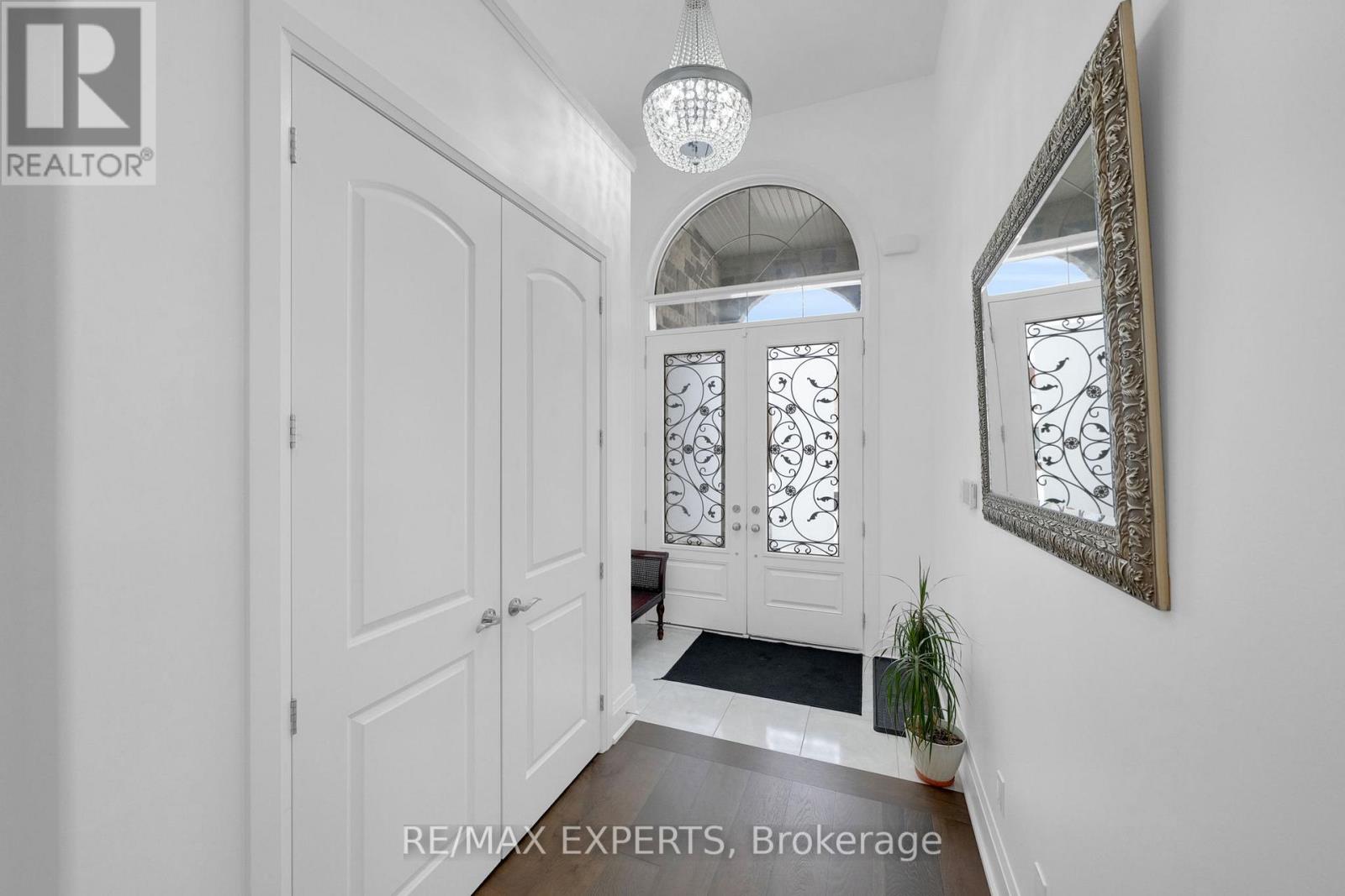 9 Wood Crescent, Essa, Ontario  L3W 0M5 - Photo 7 - N12685804