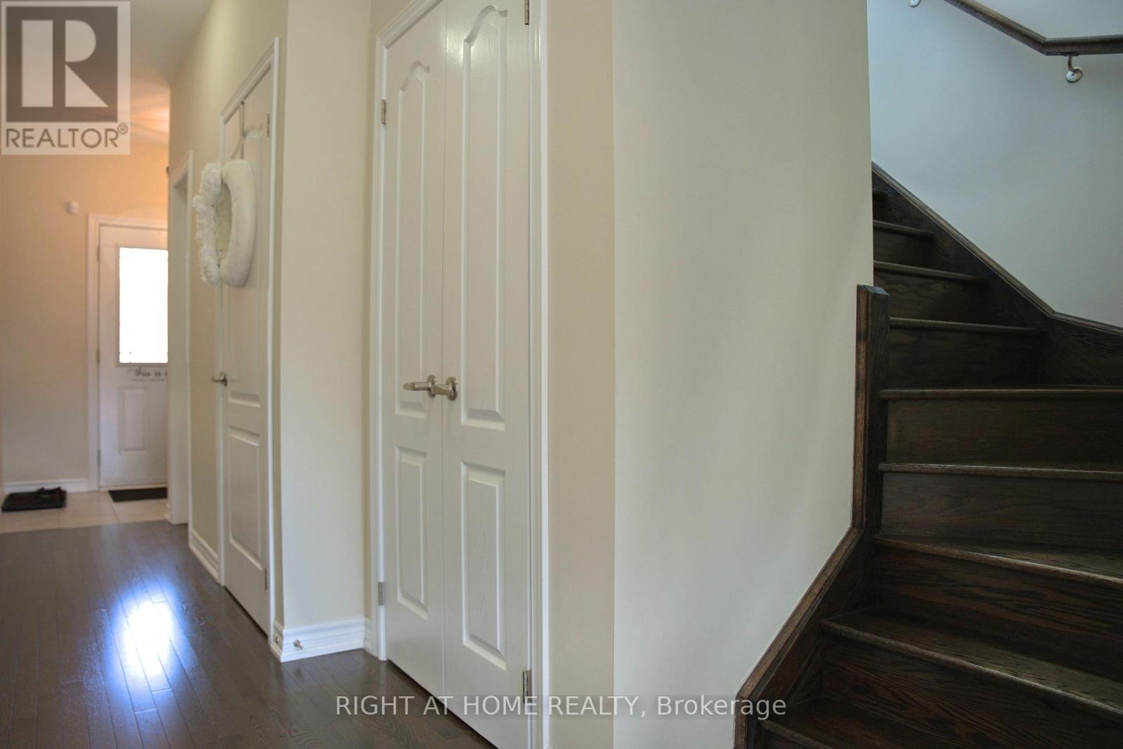 37 Cygnus Crescent, Barrie (Ardagh), Ontario  L4M 0K6 - Photo 10 - S12685782