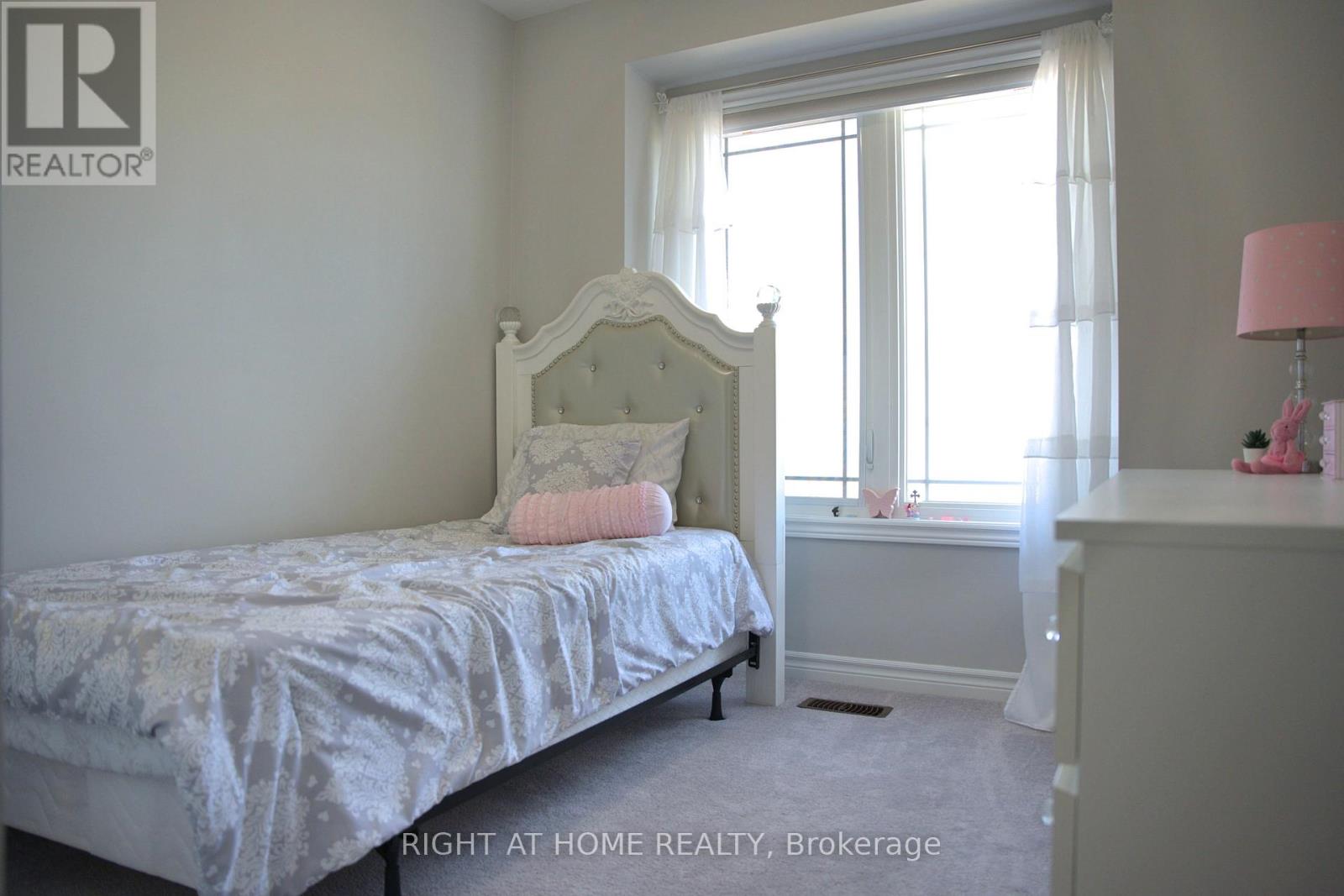 37 Cygnus Crescent, Barrie (Ardagh), Ontario  L4M 0K6 - Photo 17 - S12685782