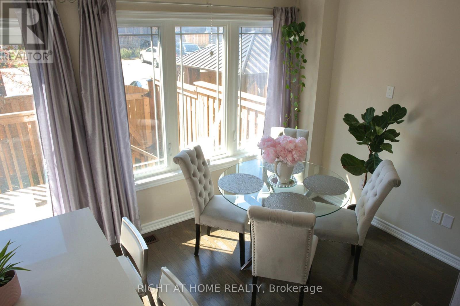 37 Cygnus Crescent, Barrie (Ardagh), Ontario  L4M 0K6 - Photo 4 - S12685782