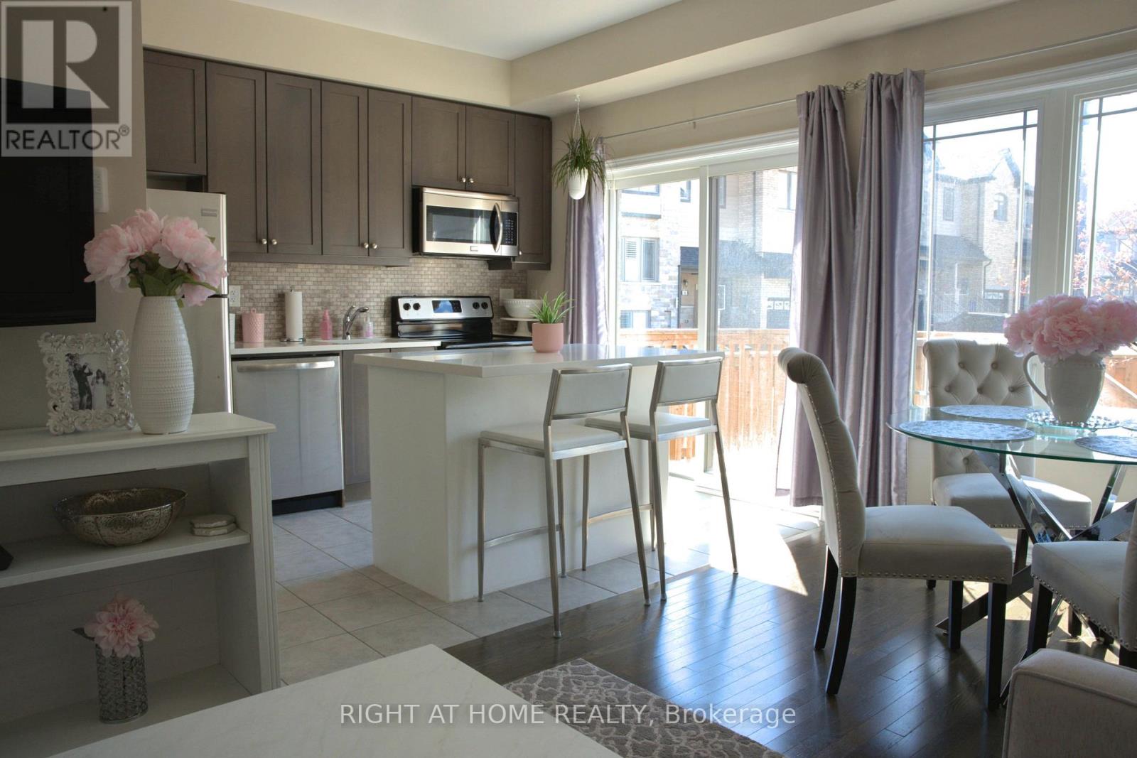 37 Cygnus Crescent, Barrie (Ardagh), Ontario  L4M 0K6 - Photo 5 - S12685782