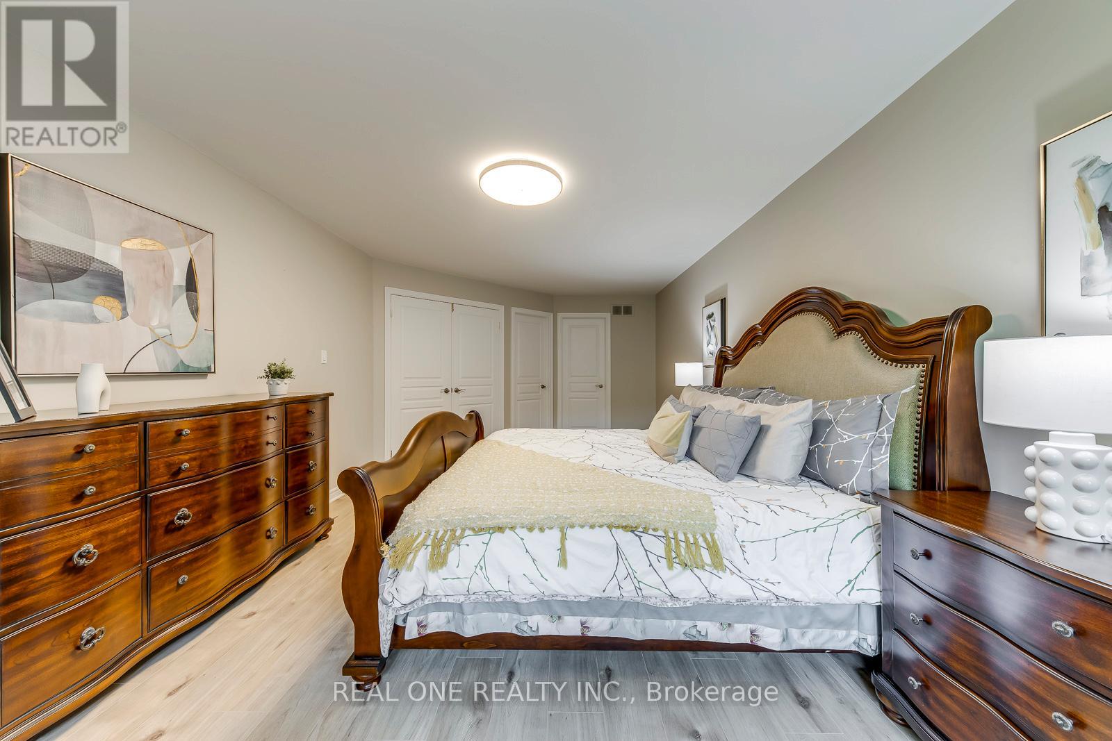 2296 Parkglen Avenue, Oakville, Ontario  L6M 4R3 - Photo 24 - W12685820