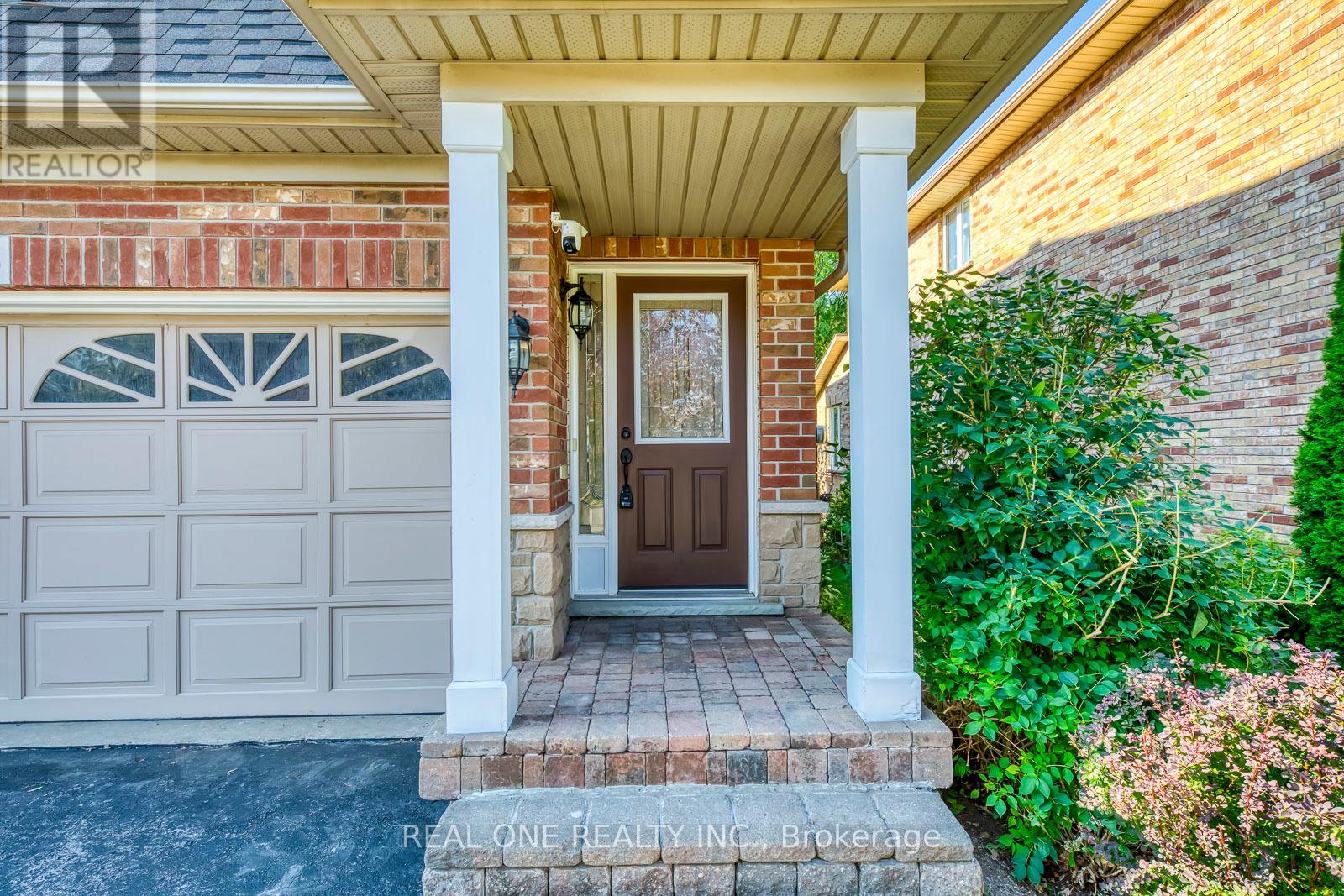 2296 Parkglen Avenue, Oakville, Ontario  L6M 4R3 - Photo 4 - W12685820