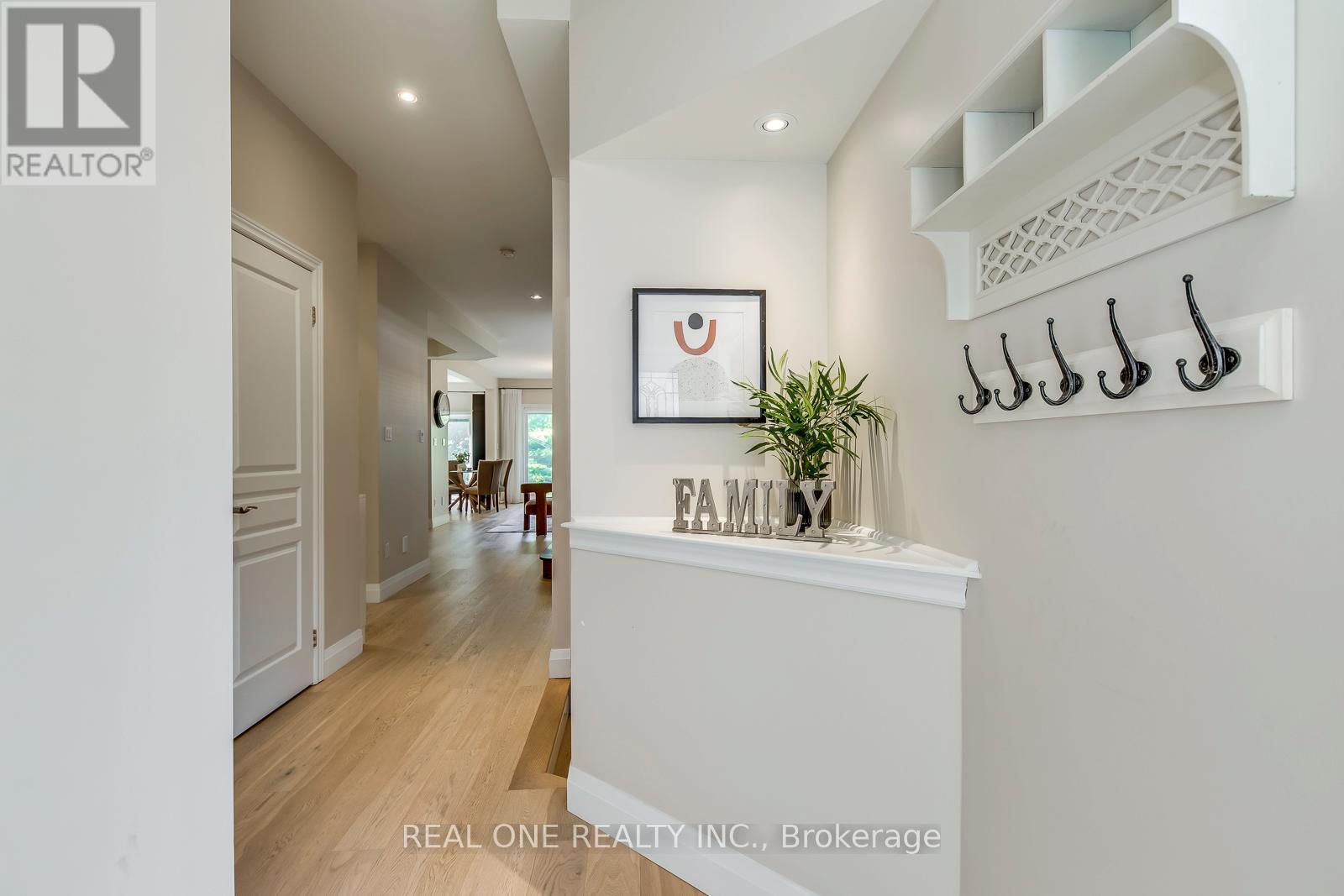 2296 Parkglen Avenue, Oakville, Ontario  L6M 4R3 - Photo 5 - W12685820