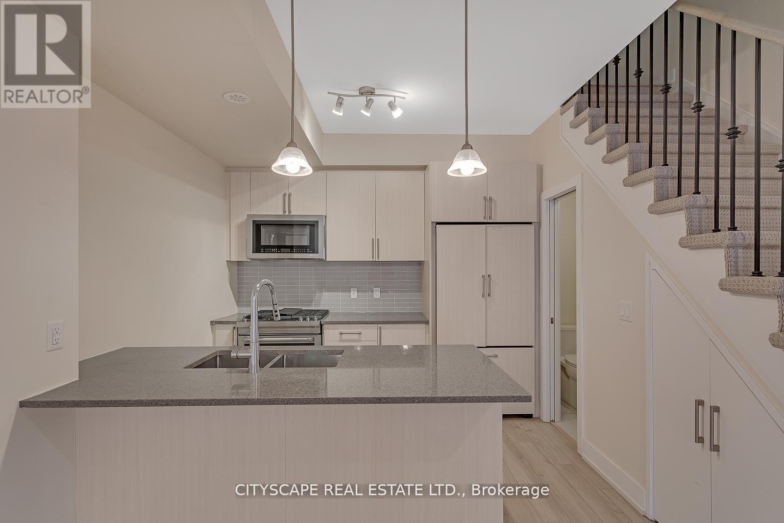 44 - 3 Elsie Lane, Toronto, Ontario  M6P 0B8 - Photo 4 - W12685824