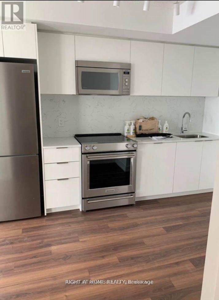 2109 - 30 Samuel Wood Way, Toronto, Ontario  M9B 0C9 - Photo 2 - W12685852