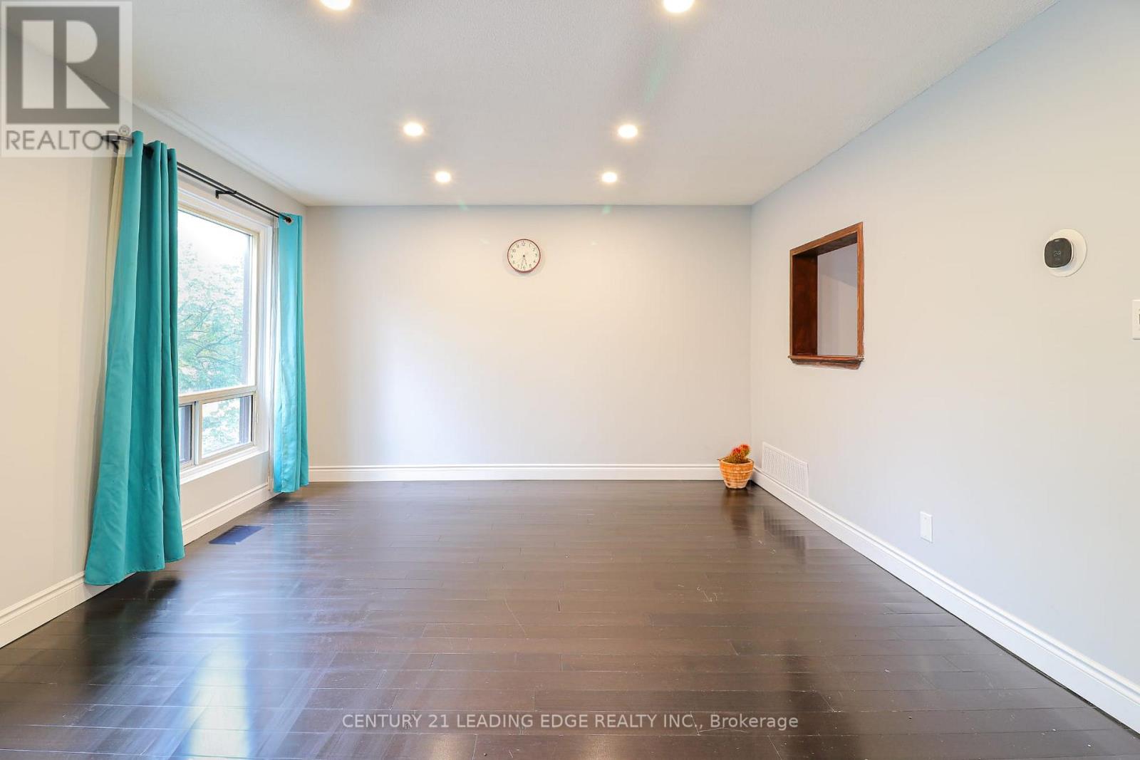 2 - 2 Carleton Place, Brampton, Ontario  L6T 3Z4 - Photo 2 - W12685854