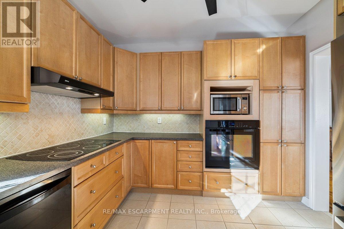 2428 Salcome Drive, Oakville, Ontario  L6H 7N5 - Photo 10 - W12685872