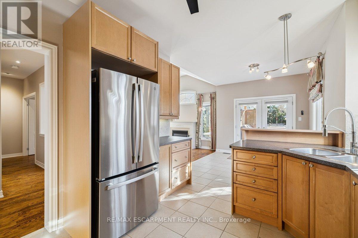 2428 Salcome Drive, Oakville, Ontario  L6H 7N5 - Photo 11 - W12685872