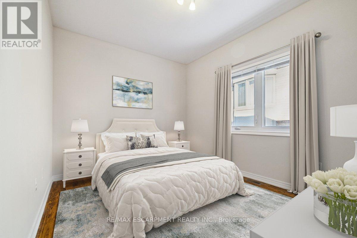 2428 Salcome Drive, Oakville, Ontario  L6H 7N5 - Photo 18 - W12685872