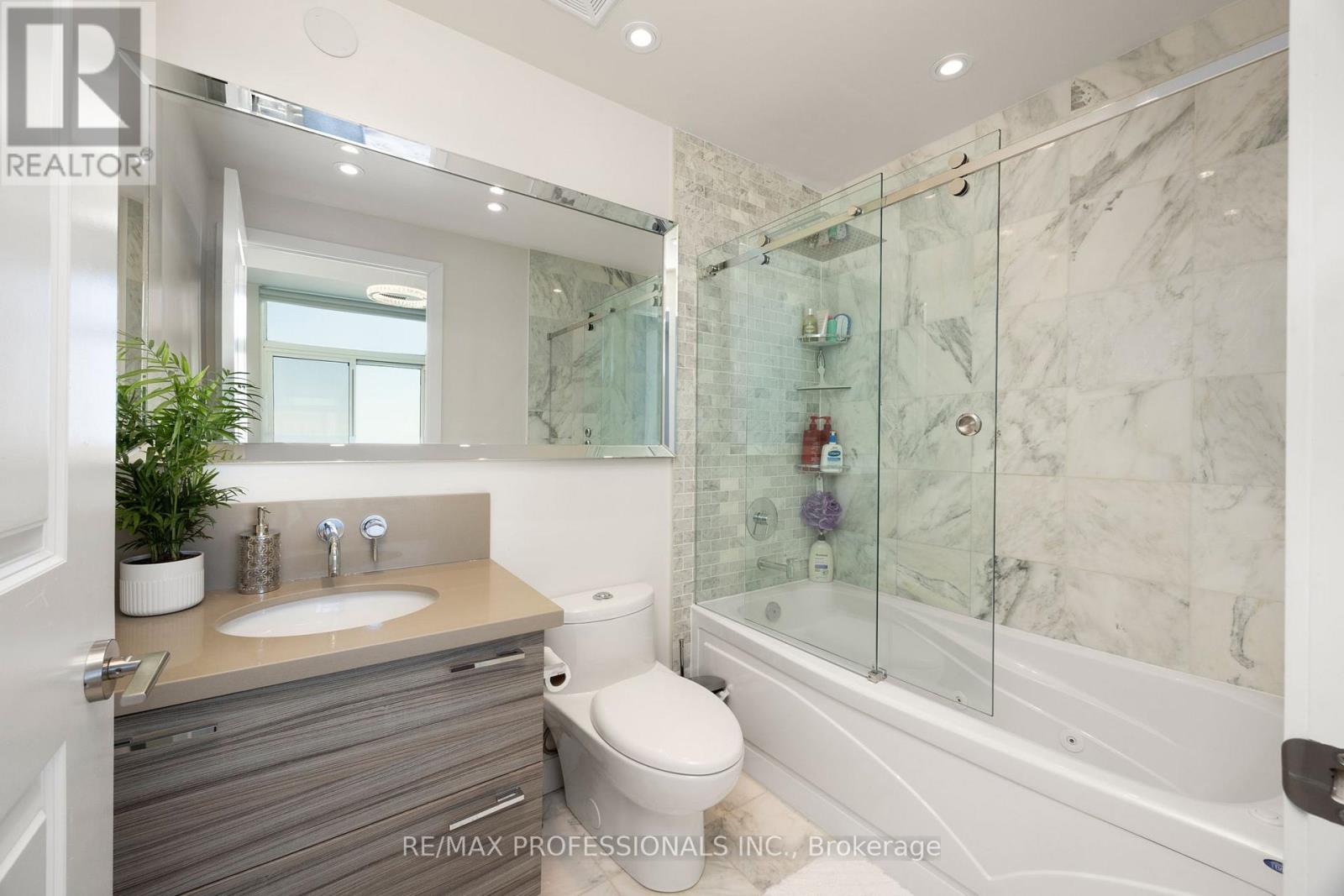 Lph3501 - 33 Shore Breeze Drive, Toronto, Ontario  M8V 0G1 - Photo 15 - W12685892