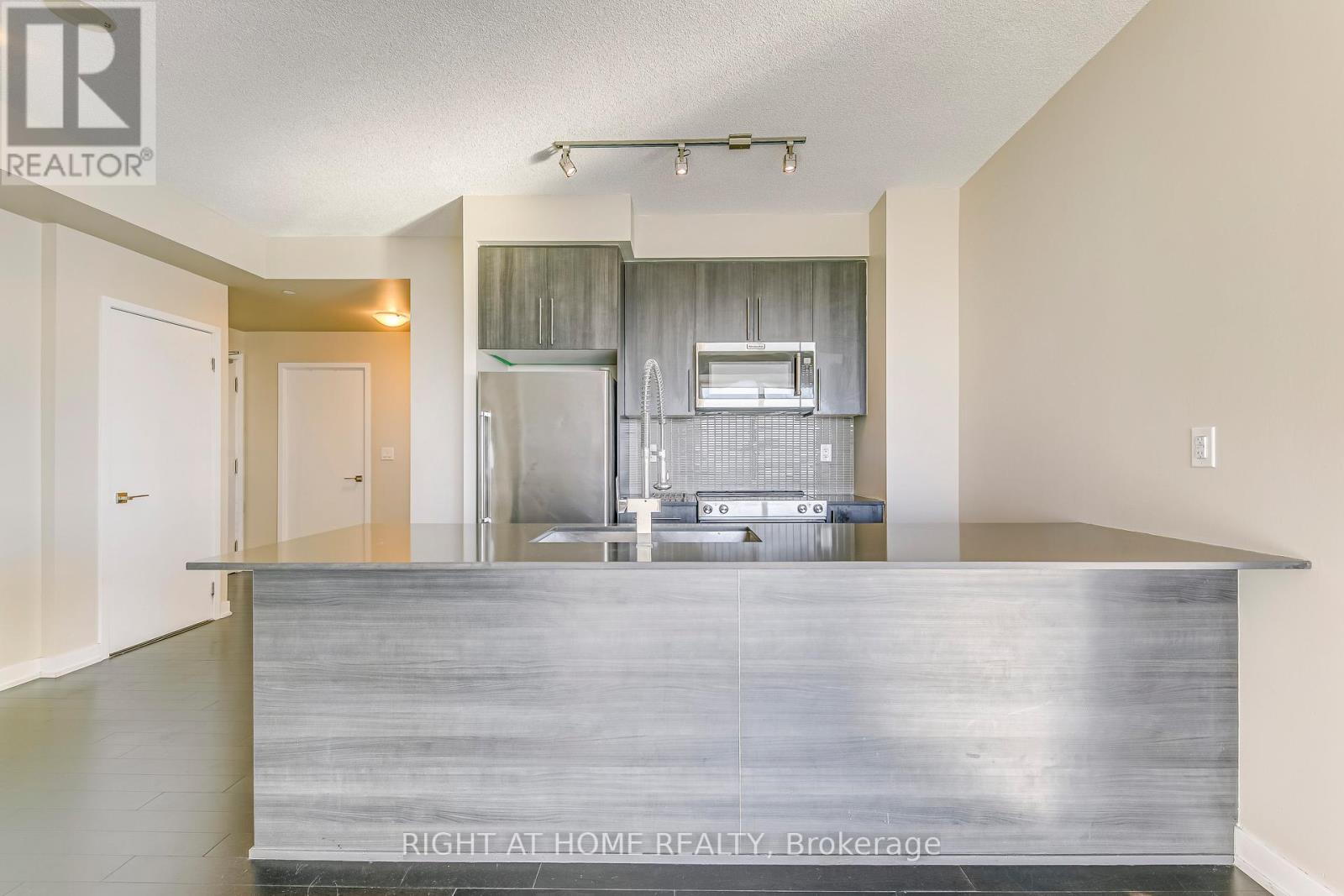 3210 - 4011 Brickstone Mews, Mississauga, Ontario  L5B 0J7 - Photo 7 - W12685894