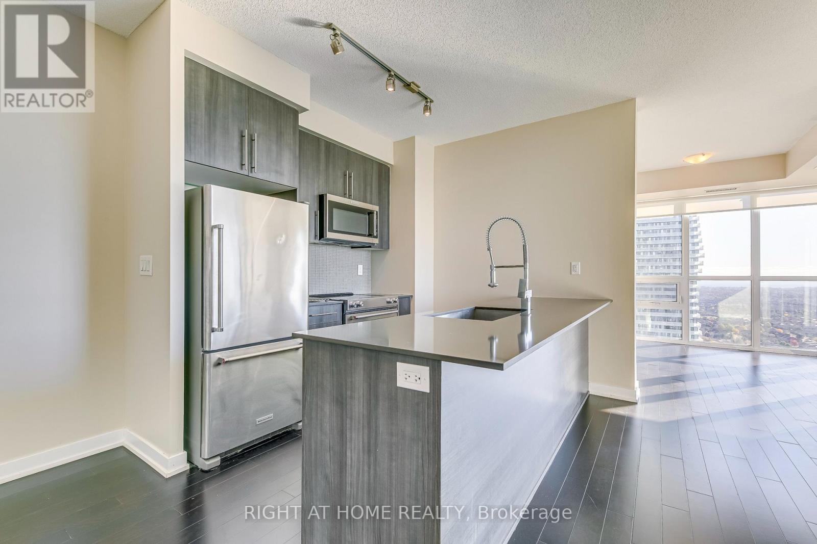 3210 - 4011 Brickstone Mews, Mississauga, Ontario  L5B 0J7 - Photo 8 - W12685894