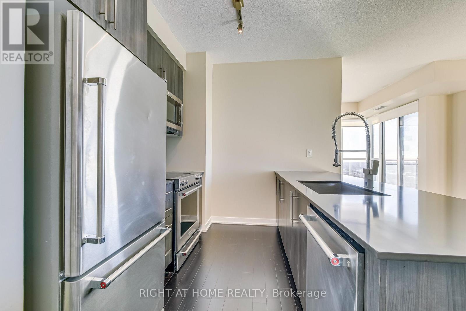 3210 - 4011 Brickstone Mews, Mississauga, Ontario  L5B 0J7 - Photo 9 - W12685894