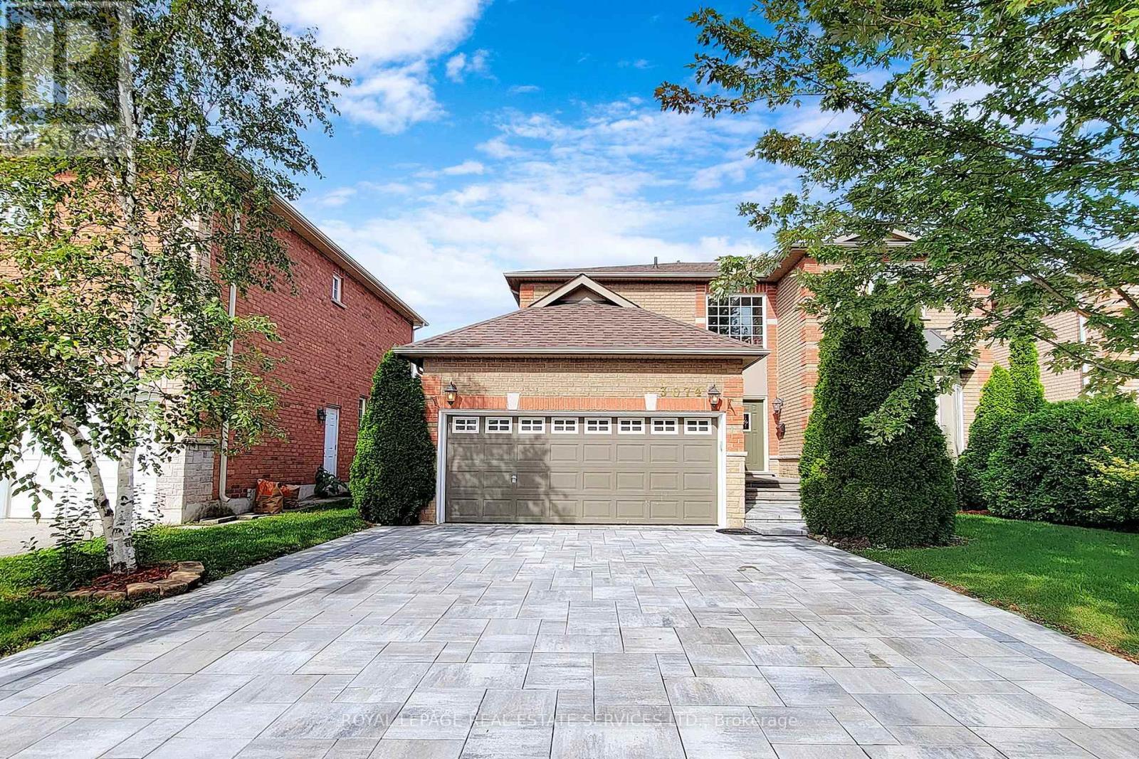 3074 Shannon Crescent, Oakville, Ontario  L6L 6B4 - Photo 1 - W12685900