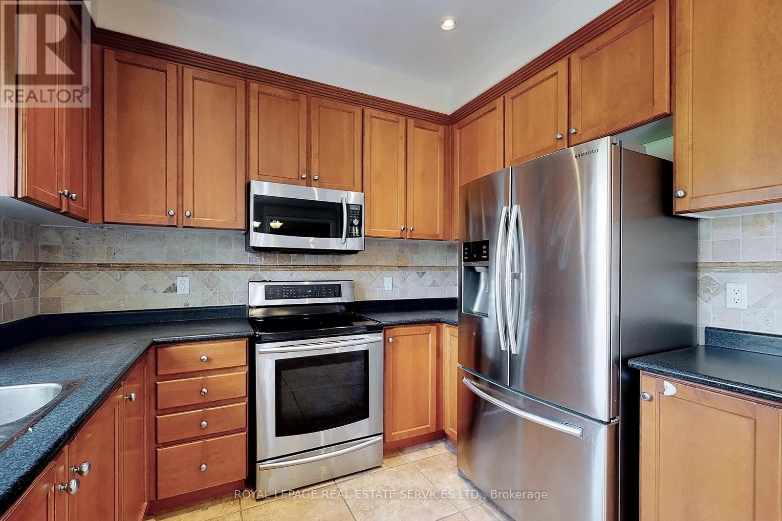 3074 Shannon Crescent, Oakville, Ontario  L6L 6B4 - Photo 11 - W12685900