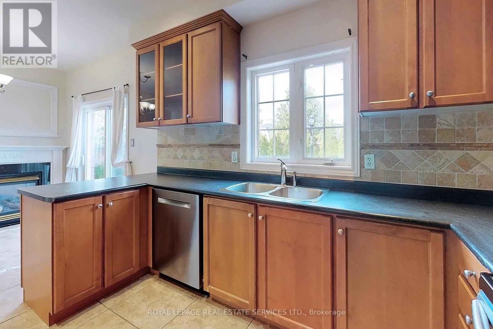 3074 Shannon Crescent, Oakville, Ontario  L6L 6B4 - Photo 12 - W12685900